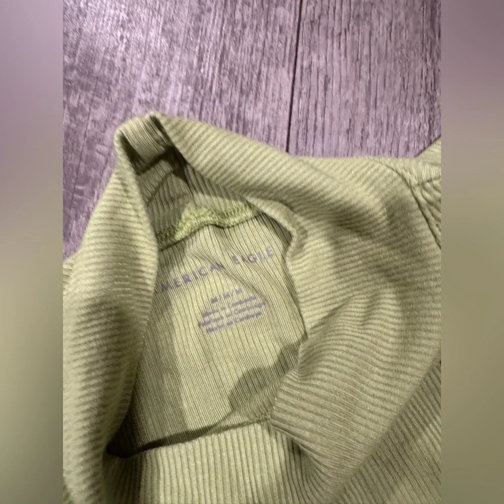 AMERICAN EAGLE turtleneck top ✨